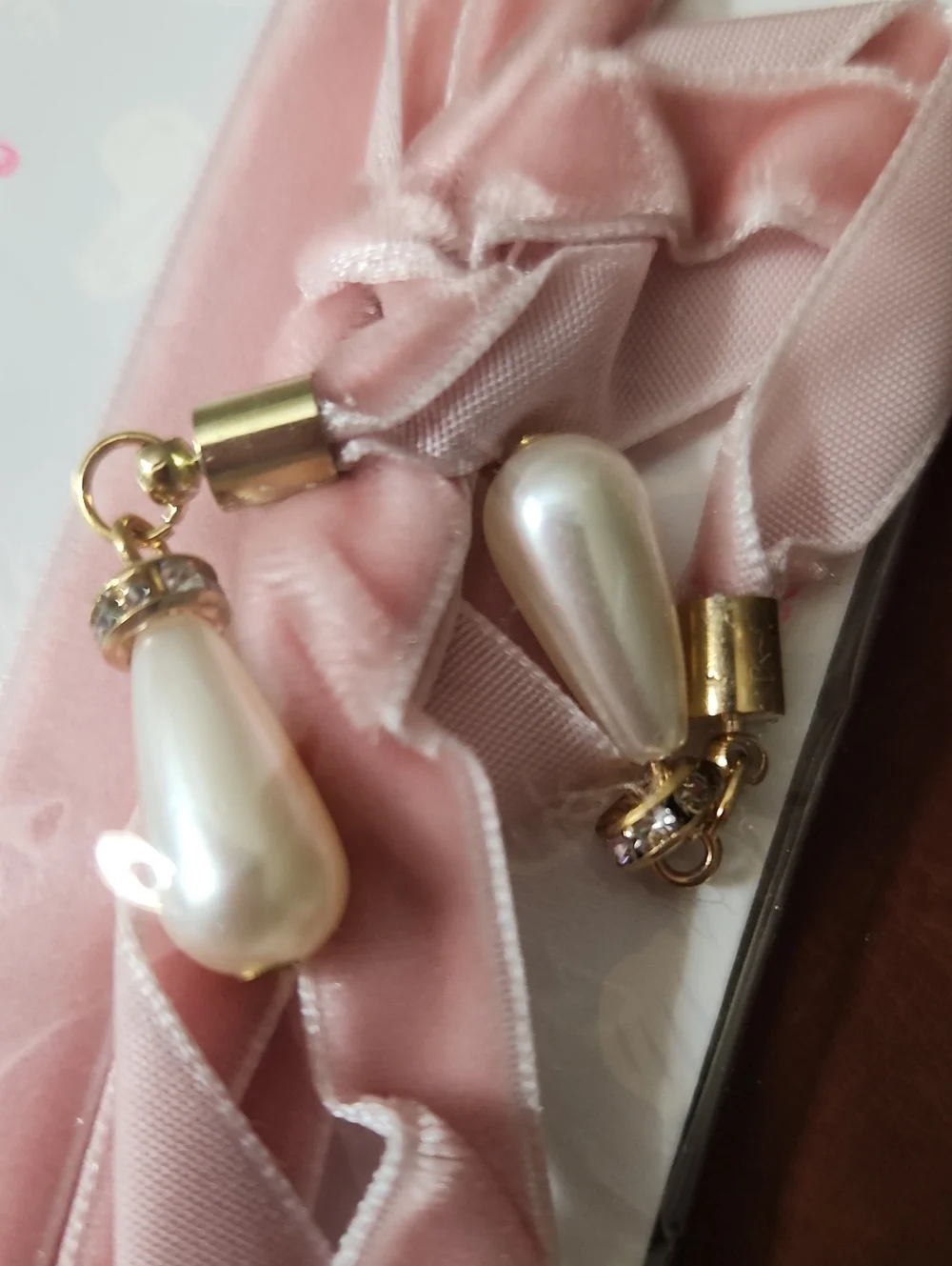 NWT pink velvet/pearl choker necklace